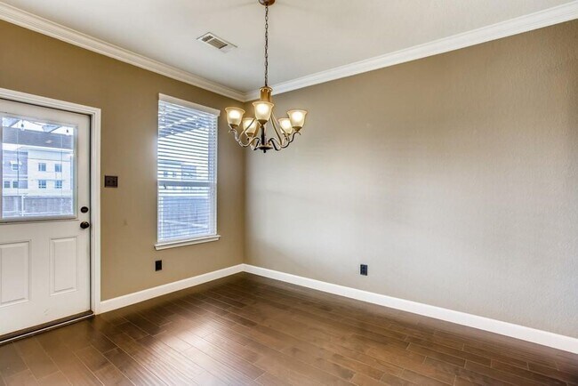 Building Photo - Charming 4-Bedroom Home in Devonshire with Spacious Living Areas and Gorgeous Backyard Oasis.