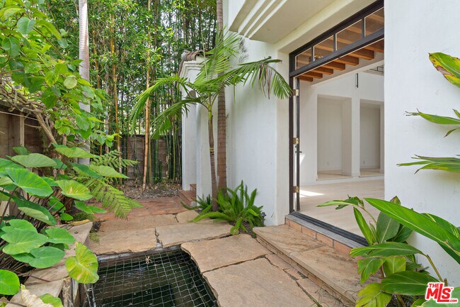 Building Photo - 524 Altair Pl
