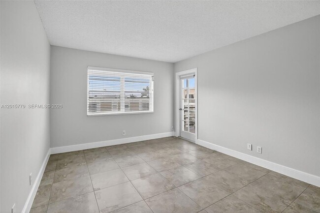 Building Photo - 3050 NE 16th Ave