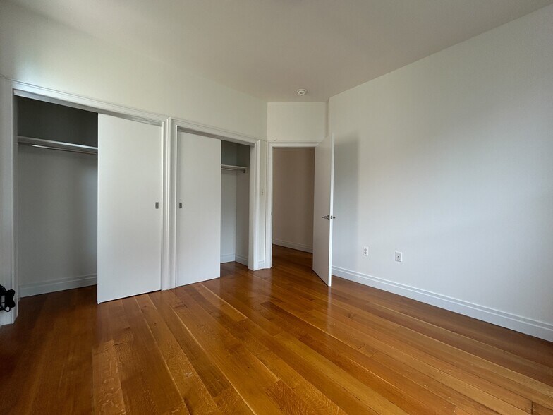 Building Photo - 609 W 137th St
