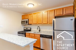 Building Photo - 1132 W Armitage Ave