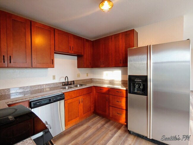 Building Photo - "Spacious 3-Bed Oasis with 2 Full Baths in Prime Seattle Location – 1800 Sq Ft of Comfort!"