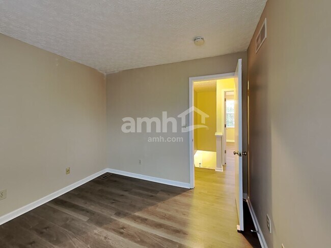 Building Photo - 7366 Murrayfield Dr