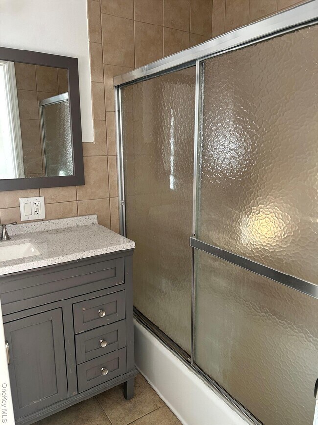 Building Photo - 126 Deer Park Ave