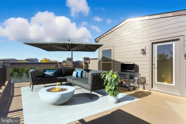 Building Photo - 2490 Connector Aly