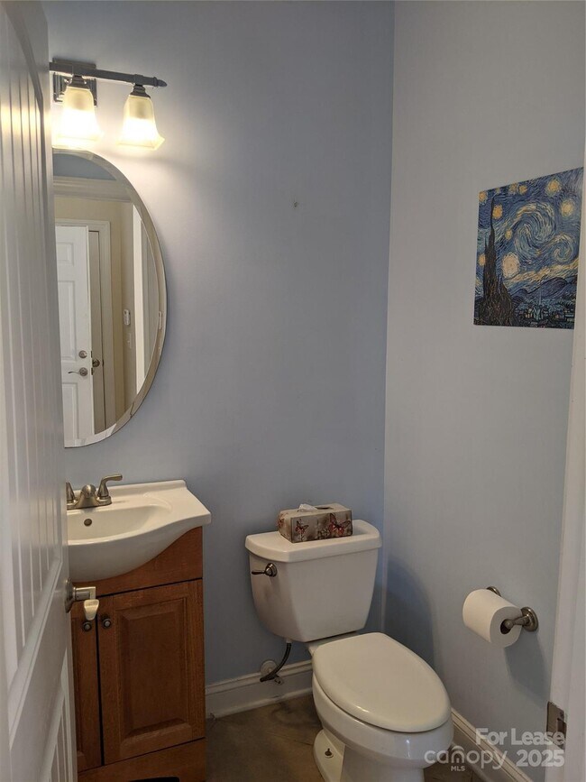 Building Photo - 743 Irish Green Dr