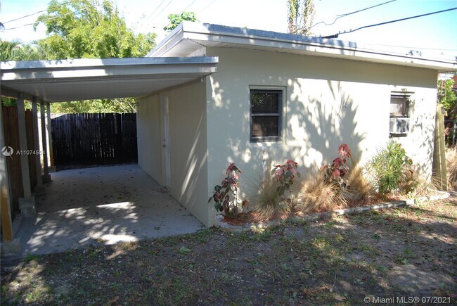 Building Photo - 1216 NE 14th Ave