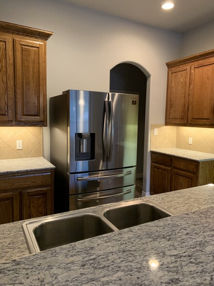 Building Photo - 502 Spring Dr