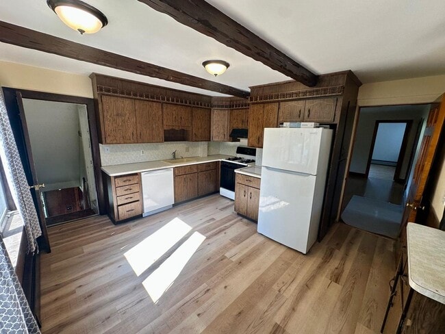 Building Photo - Updated Norwood 1st Floor Unit | Bright, S...