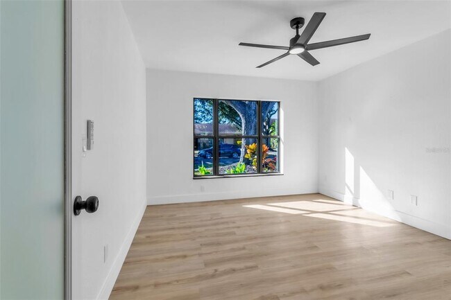 Building Photo - 1110 Woodcrest Ave