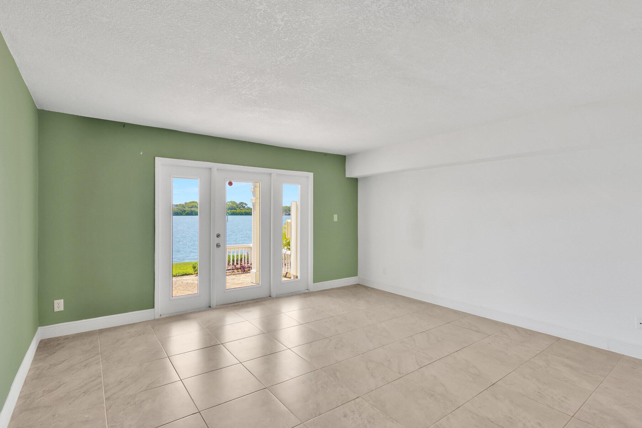 Building Photo - 3743 Pompano Dr SE