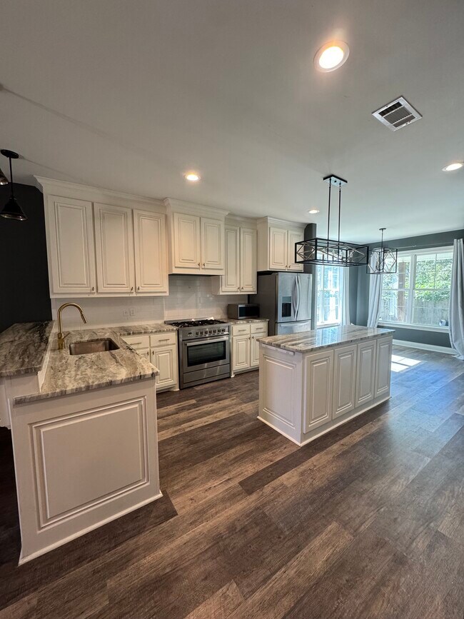 Building Photo - 32639 Cynthia Dr