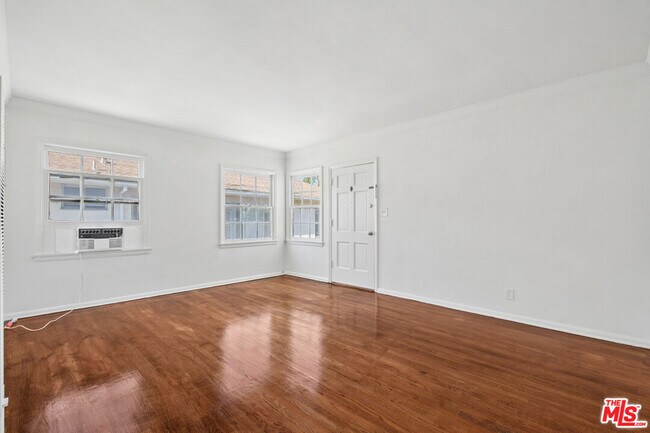 Building Photo - 1047 S Holt Ave