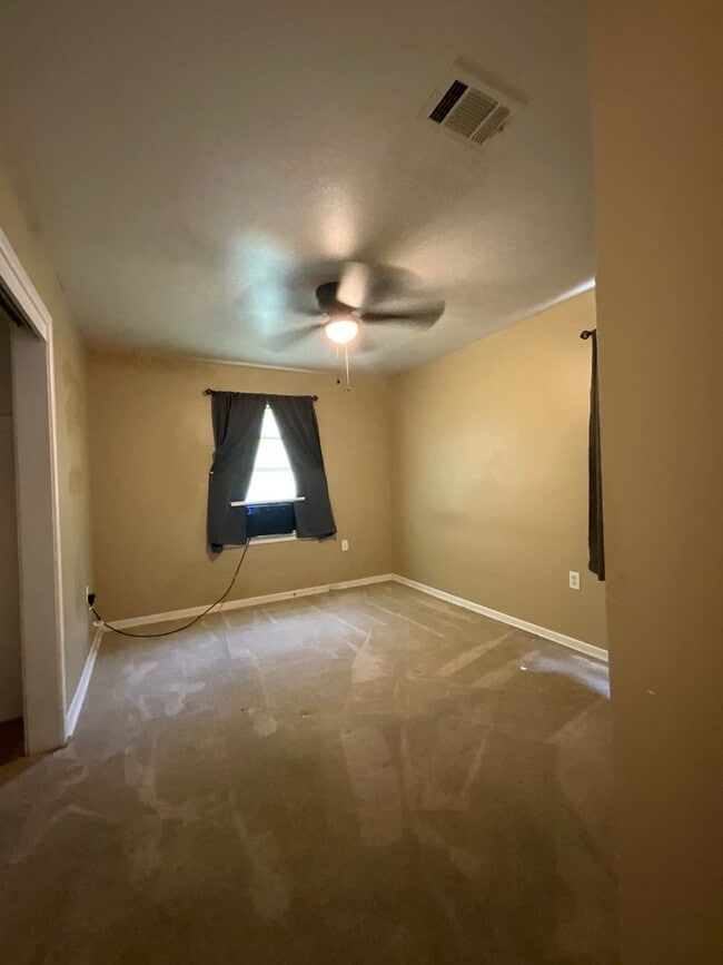 Building Photo - 1314 Oak Dr