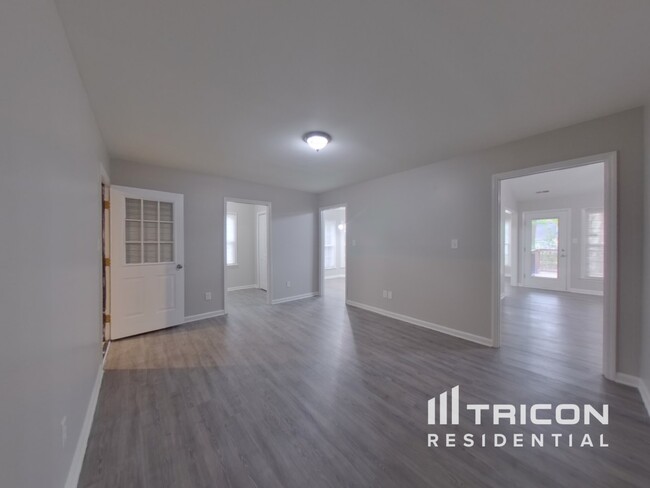 Building Photo - 5423 River Falls Dr