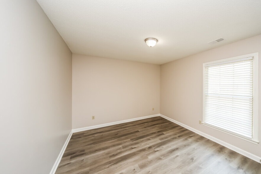 Building Photo - 5005 Cottage Ln