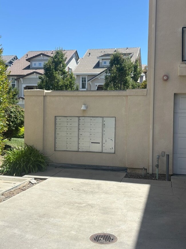 Building Photo - 3 Bedroom 2.5 Home in Whisman Station clos...