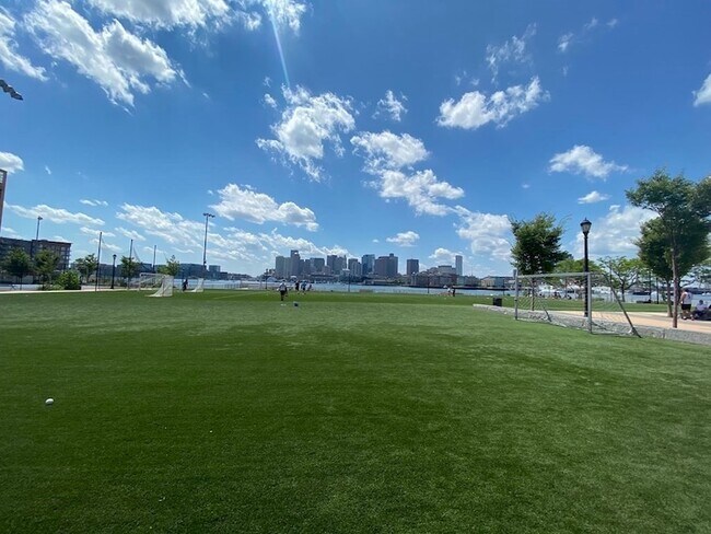 Building Photo - 360 Meridian St