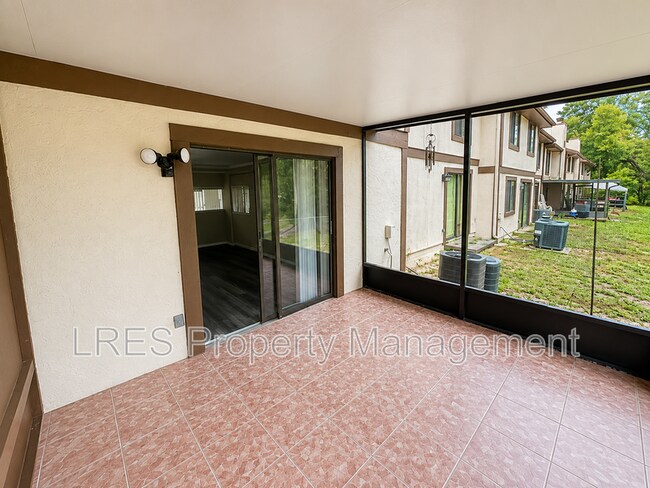 Building Photo - 4974 Sanoma Village