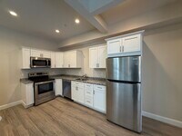 Building Photo - 129 Kenoza Ave