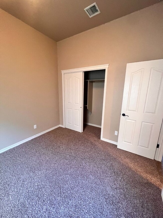 Building Photo - GORGEOUS EASTSIDE HOME OPEN HOUSE FRIDAY 0...