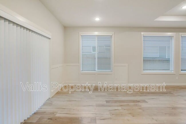 Building Photo - 5150 Constellation Ave NE