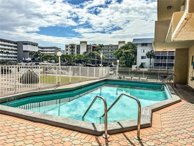 Building Photo - 3860 NE 170th St