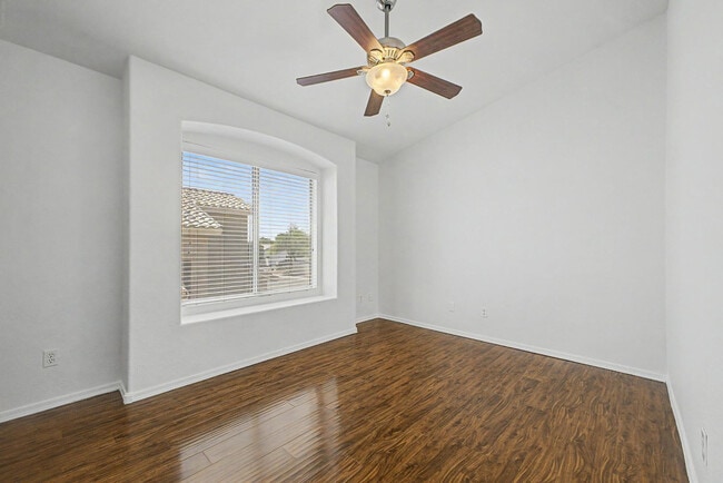 Building Photo - 1513 W Lark Dr