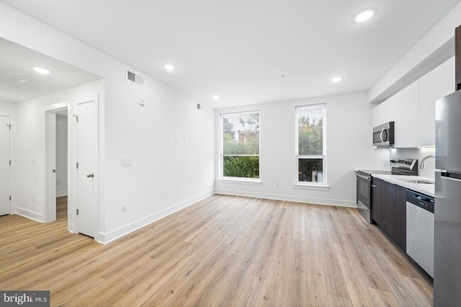 Building Photo - 4324 Lancaster Ave