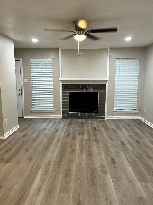 Building Photo - 3901 Woodchase Dr