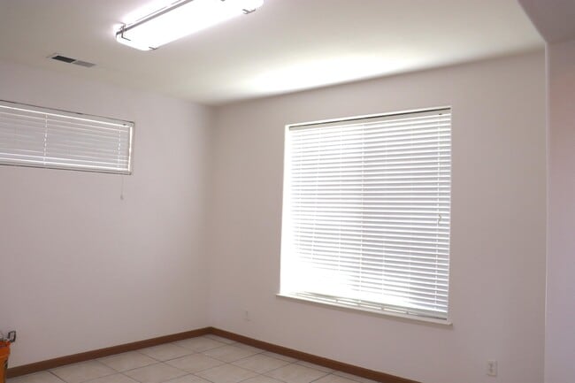 Building Photo - 2346 E Early Ave