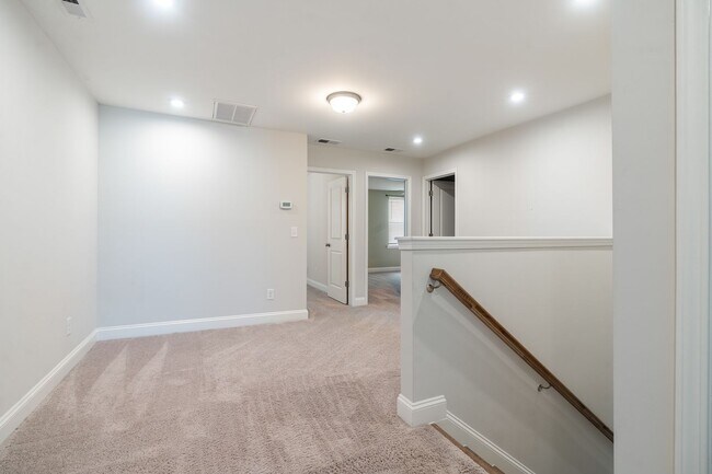 Building Photo - 75 Balfour Run