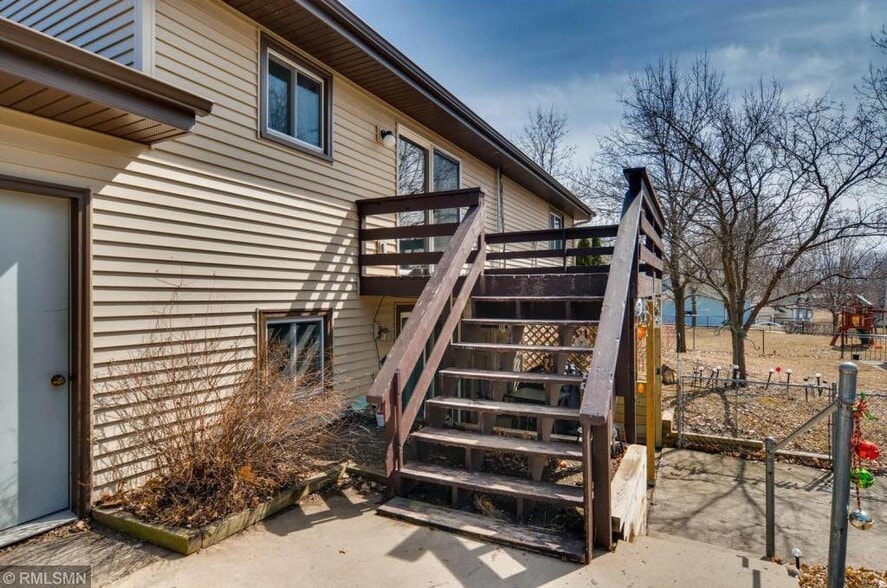 Building Photo - 1491 Elm Ave E