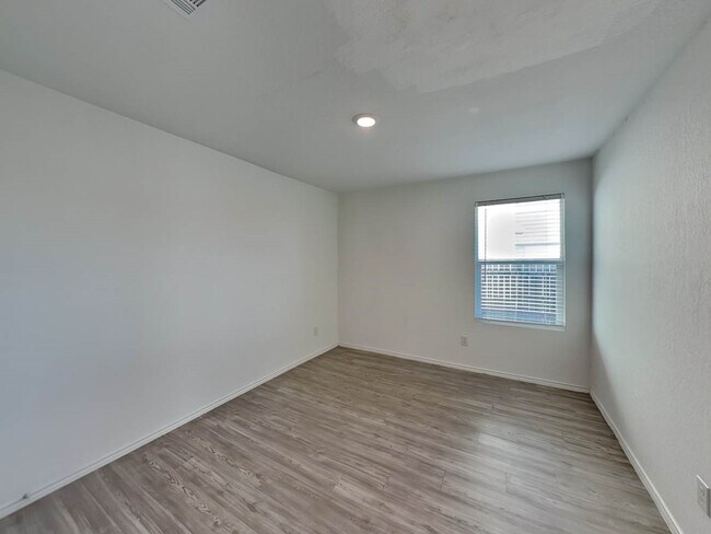 Building Photo - 5933 Antonio Pl