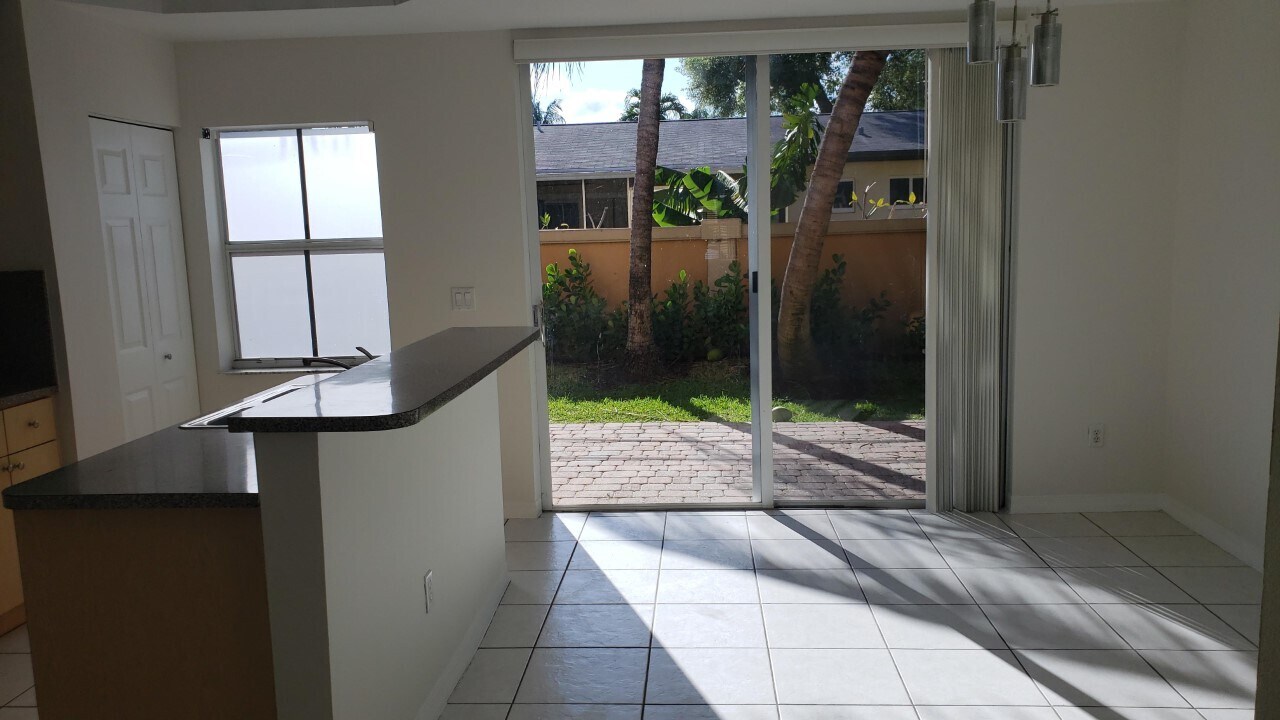 Building Photo - 4965 Leeward Ln