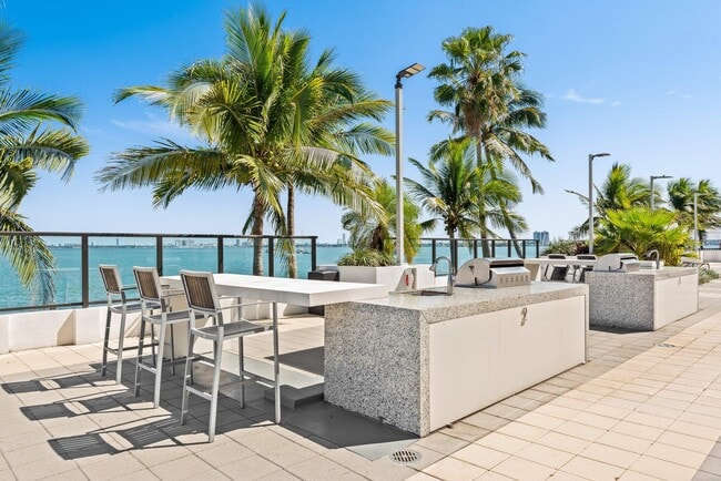 Building Photo - 600 NE 36th St