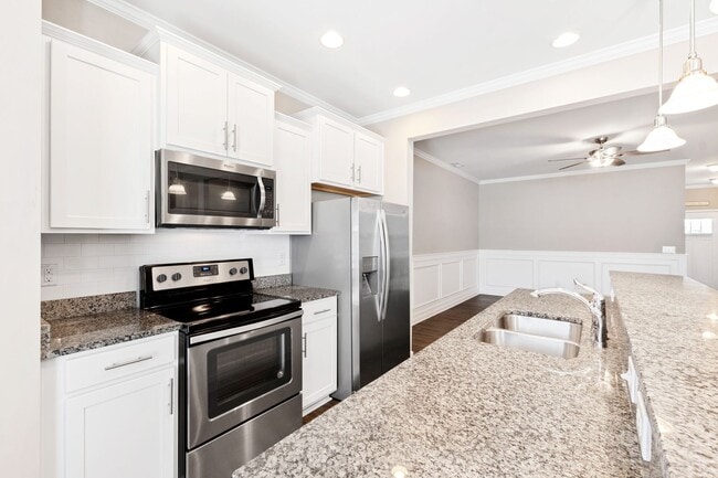 Building Photo - Modern Elegance in Brightleaf: 3-Bedroom Townhouse with Amenities Galore