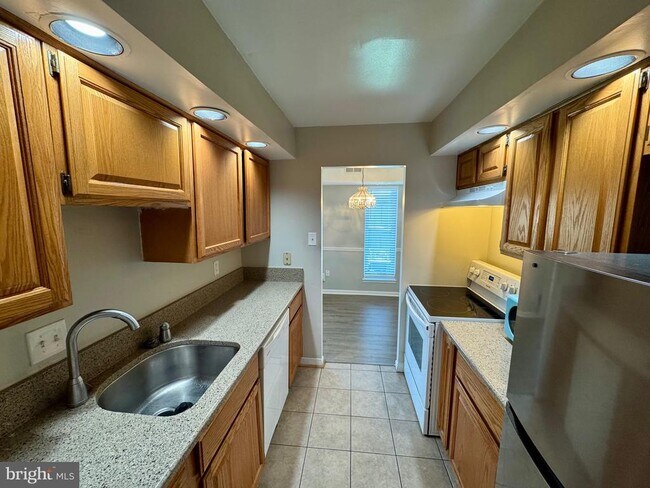 Building Photo - 7597 Gales Ct