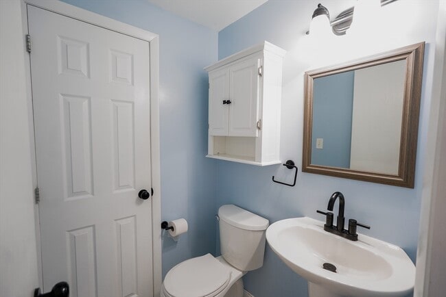 Building Photo - 40 Spring Cove Rd