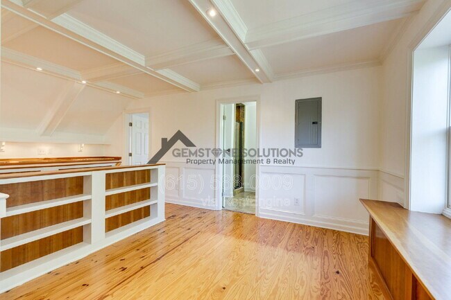 Building Photo - 502 32nd Ave S