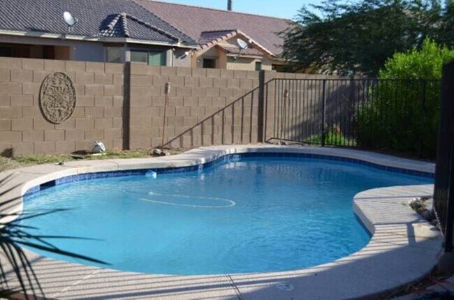 Building Photo - 4924 W Magdalena Ln