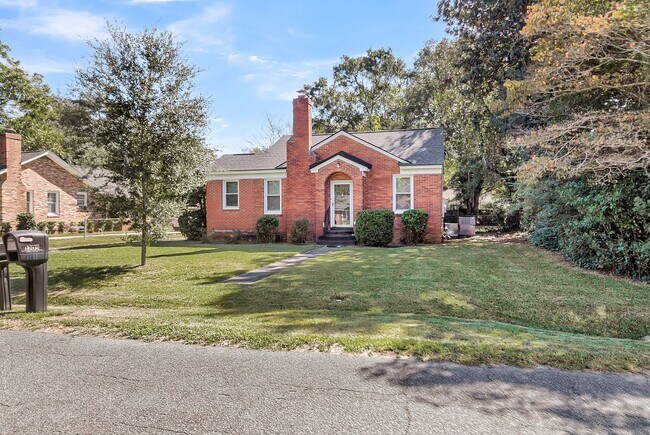 Building Photo - 3 Bed 2 Bath Home Located in Highland Park...