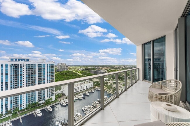 Building Photo - 17301 Biscayne Blvd