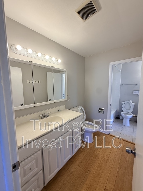 Building Photo - 722 Whitesail Dr