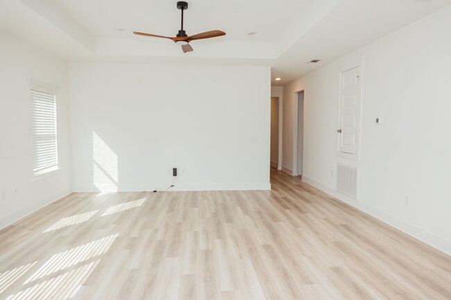 Building Photo - 233 Lyla Ln