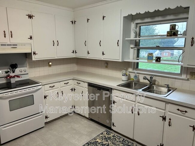 Building Photo - 2212 Third St.