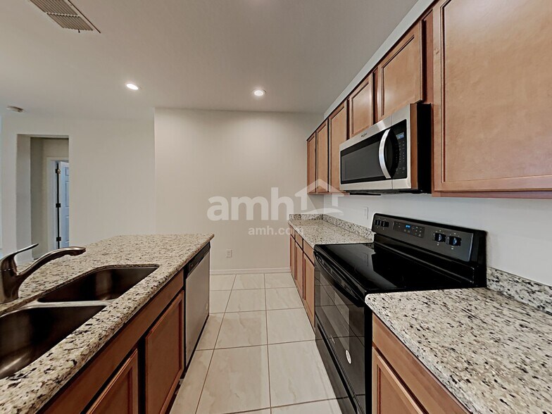 Building Photo - 16815 W Portland St