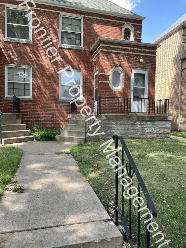 Building Photo - Charming 1-Bedroom Apartment
