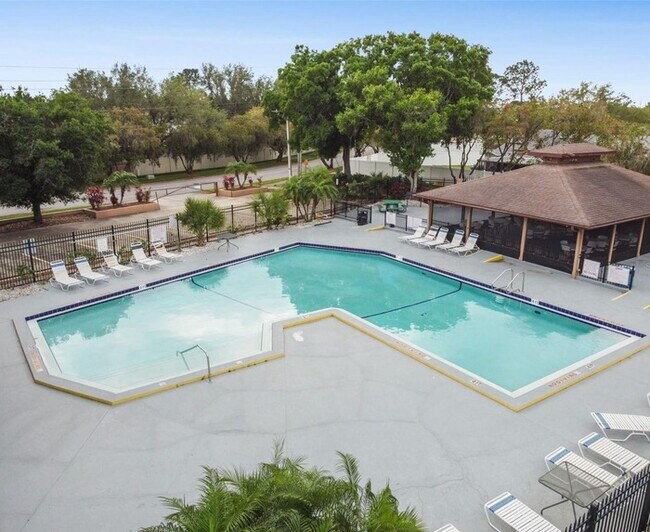 Building Photo - Stylish 2-Bedroom, 2-Bath Home in the Hear...
