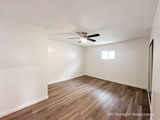 Building Photo - 812 Bracken Ave
